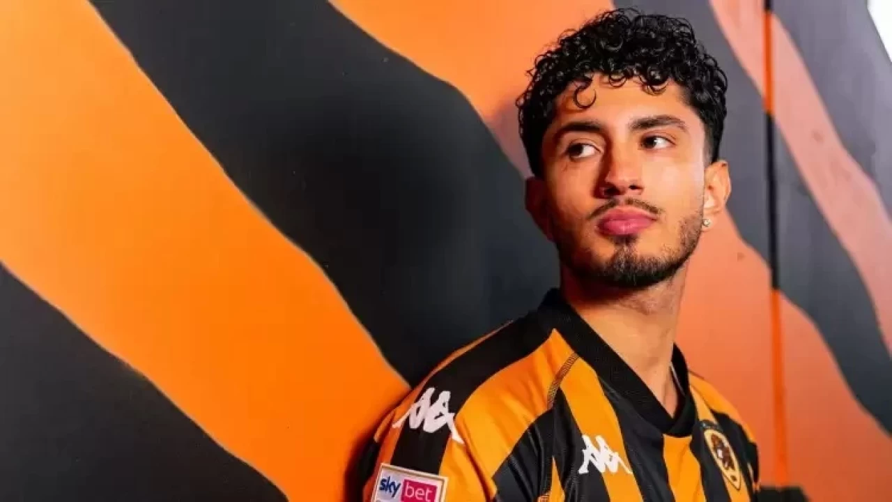 Steven Alzate Hull City'de! Kolombiyalı Yıldız 2 Yıllık Sözleşmeye İmza Attı