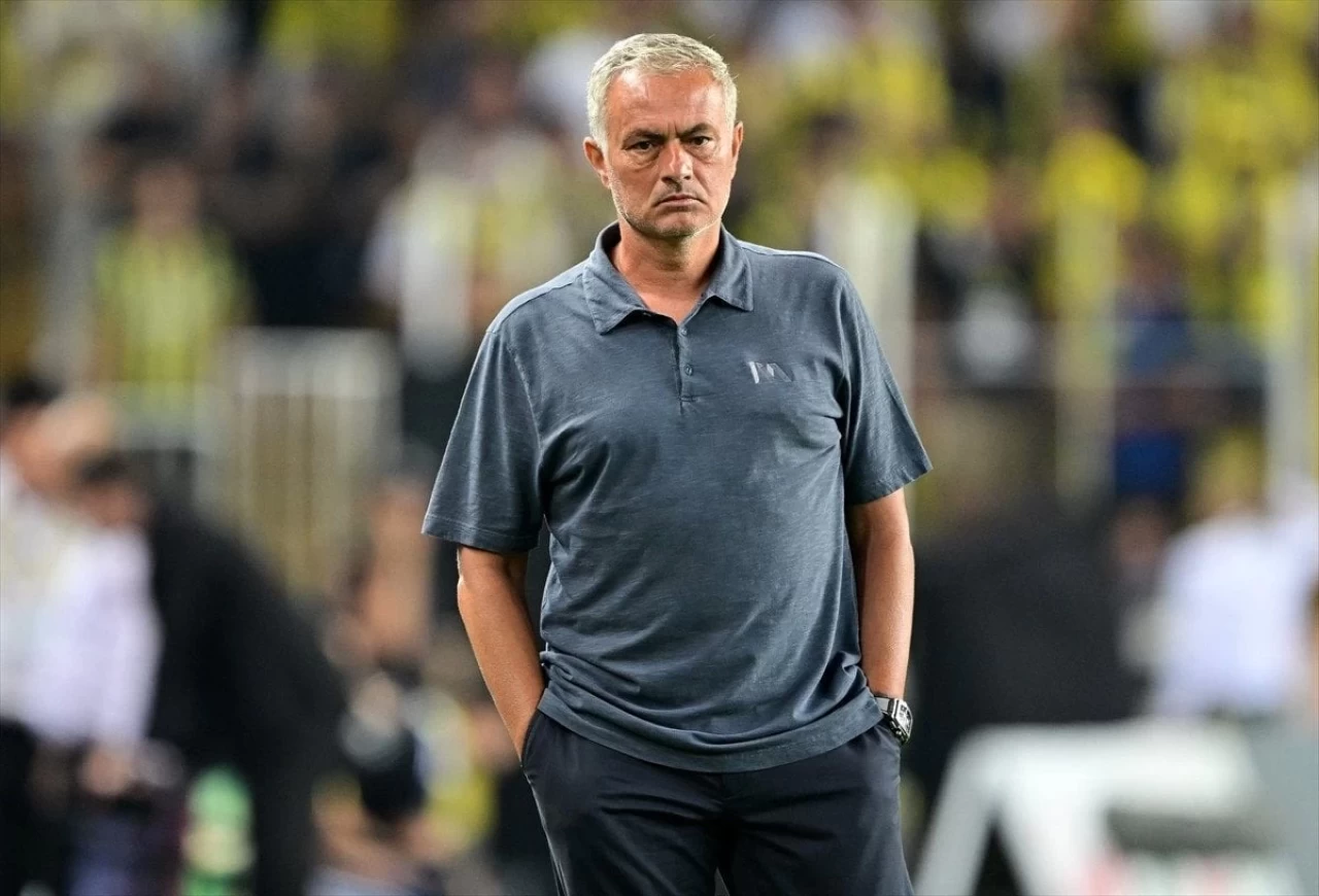 Mourinho'dan Okan Buruk Göndermesi! "Hakemlerle Arkadaş Olanlara İnanırsam, Giderim!"