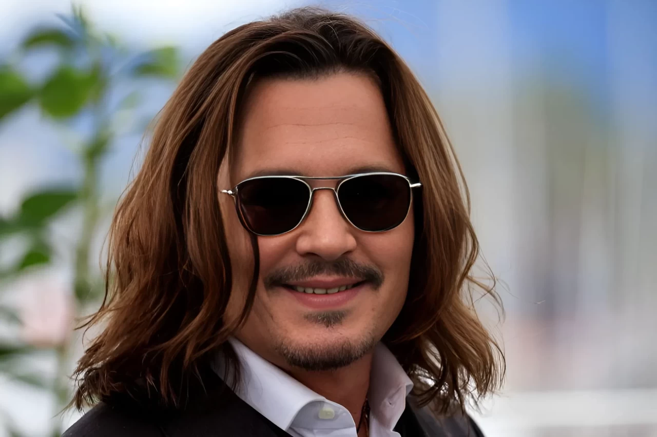 Johnny Depp'ten Şaşırtan Değişim! Korsan Dişleri Gitti, Yepyeni Gülüşüyle Göz Kamaştırdı!