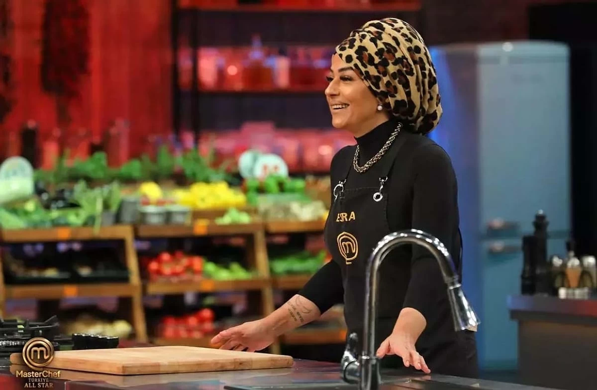 MasterChef Esra Kaç Yaşında, Aslen Nereli, Evli Mi, Çocuğu Var Mı, Ne İş Yapar, Tesettürlü Mü? Lösemi Hastası Mı, MasterChef Esra'nın Restoranı Var Mı?