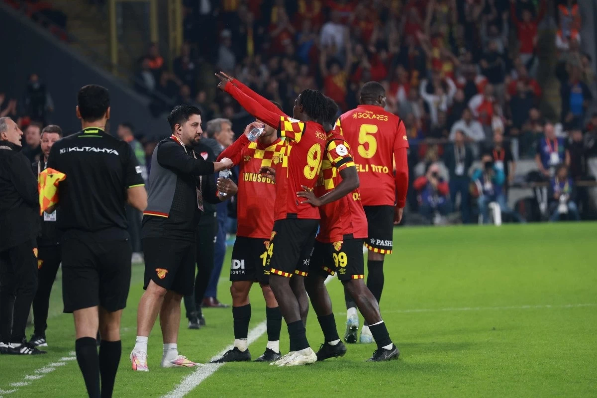 Trabzonspor’un Yenilmezlik Serisi Göztepe Karşısında Bitti! Son Dakikada Gelen Gol Nefes Kesti