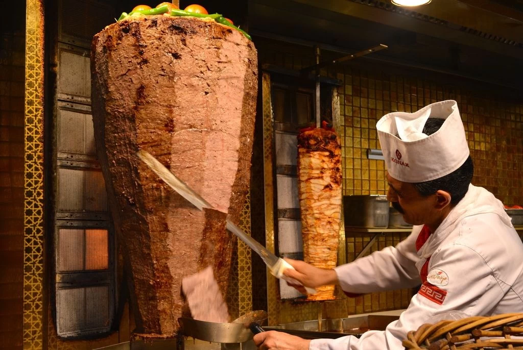 Döner Hangi Ülkeye Ait, Türkler mi Almanlar mı Buldu, Dönerin Tarihçesi Nedir?