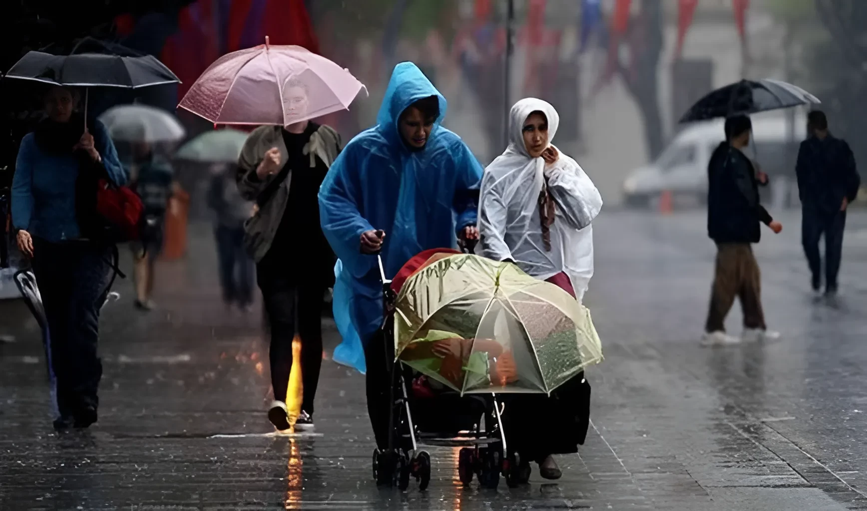 Meteoroloji Uyardı! Karadeniz ve Akdeniz’de Kuvvetli Yağışlar Geliyor!