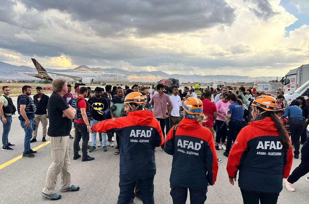 Mumbai-Frankfurt Uçağında Bomba Paniği! Vistara Uçağı Erzurum'a Acil İniş Yaptı!