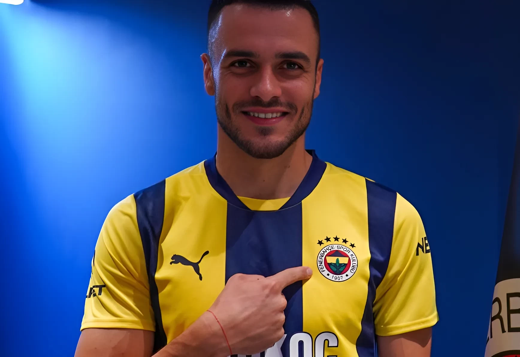 Fenerbahçe Filip Kostic'i Resmen Kadrosuna Kattı: Yıldız Futbolcu Juventus'tan Kiralandı!